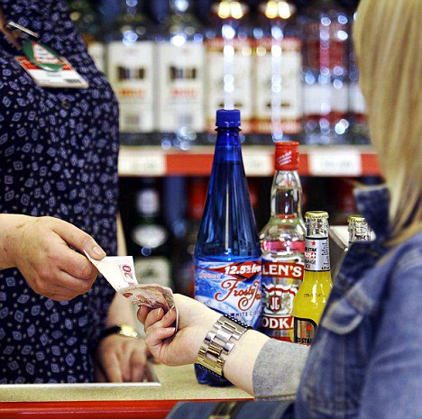 PSOSSouthLshire's tweet photo. Purchasing alcohol for those under the age of 18? Police officers in your area are checking to make sure that this is not happening. If you get caught you run the risk of being prosecuted. #ReducingAntiSocialBehaviour #SaferCommunities https://t.co/vgz0O9nIbW