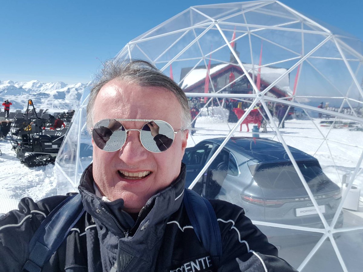 pjourdan1967's tweet photo. #PROMISECONSULTING #LUXURYLAB Smart touchpoints #Porsche #Cayenne at the #Rok altitude bar 2000 meters high in the mountain @Meribel3vallees @Porsche @porscheclub https://t.co/BcgSUBzeJ9