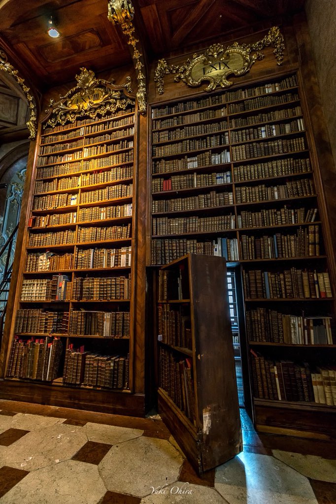 ここはハリポタの世界 世界一美しい図書館 の内装も蔵書量も壮観だし 本棚の奥の隠し部屋とかもあってかなり滾る Togetter ここはハリポタの世界 世界一美しい図書館 の内装も蔵書量も壮観だし 本棚の奥の隠し部屋とかもあってかなり滾る Togetter