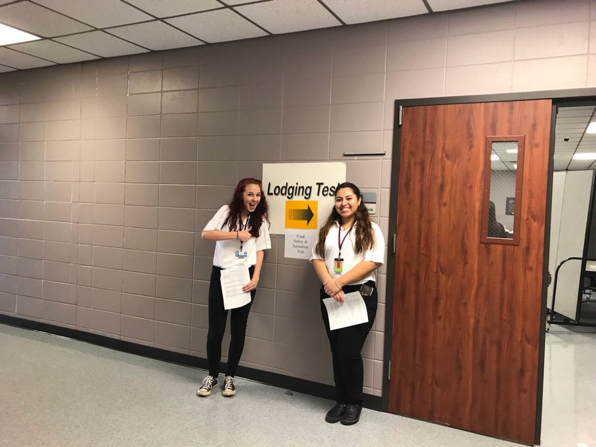 HISD_Culinary18's tweet photo. Culinary and Hospitality students competing in the HEAT competition today 🏅 https://t.co/3Bi6QJrpBb