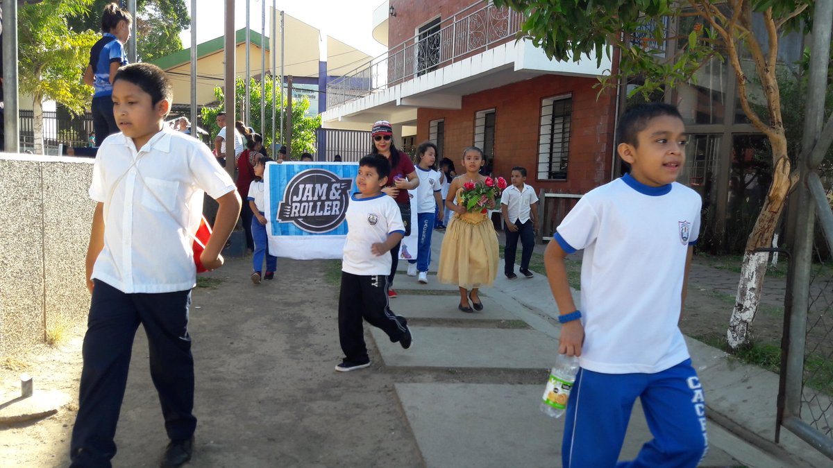 Esta mañana acompañé la inauguración de los juegos intramuros de primer ciclo del Centro Escolar José María Cáceres.

El deporte es primordial para garantizar un mejor desarrollo de nuestras niñas y niños. 

<a href="/FMLNoficial/">FMLN Oficial</a> #HacemosMasPorLaGente