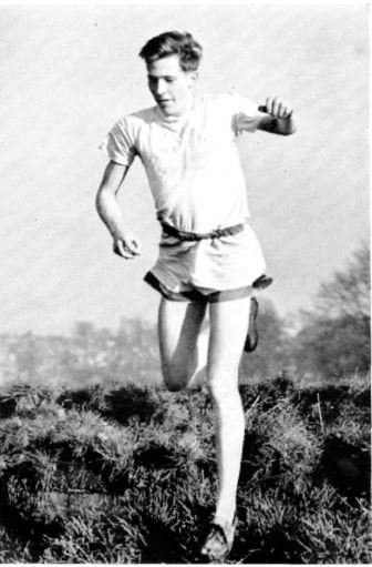 themile's tweet photo. Happy Birthday to the man who made the mile, The Mile: Sir Roger Bannister! 🎩#Legend #NeverForgotten https://t.co/0pIihFcRt7 https://t.co/iBA9bU28Vf