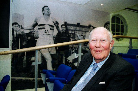 themile's tweet photo. Happy Birthday to the man who made the mile, The Mile: Sir Roger Bannister! 🎩#Legend #NeverForgotten https://t.co/0pIihFcRt7 https://t.co/iBA9bU28Vf