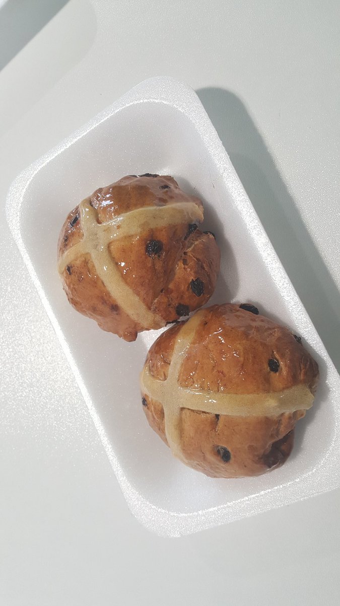 EdgeNorthfield's tweet image. Another belter of a Friday enrichment session today! Sports @thefactory_YPC, "Hot Cross Bun" workshop, "Electronics" group, "First Aid" seminar run by @StreetDoctors, and student interviews with @freeradionews &amp;amp; @LABMidlands! What an afternoon! #shapingfutures #enrichment #APFree