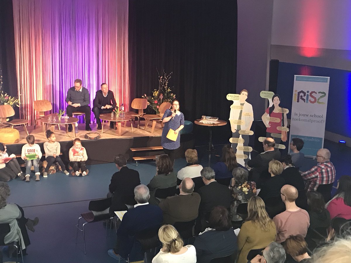 Collega coach Sandy Brouns: “We zijn vergeten waar we voor zijn opgeleid: kinderen mogen stapjes zetten op hun eigen manier. We zijn bereid om te onderzoeken, dit samen te doen en te luisteren naar het kind. Vlieg mee naar het onbekende. Want daar zit het!”