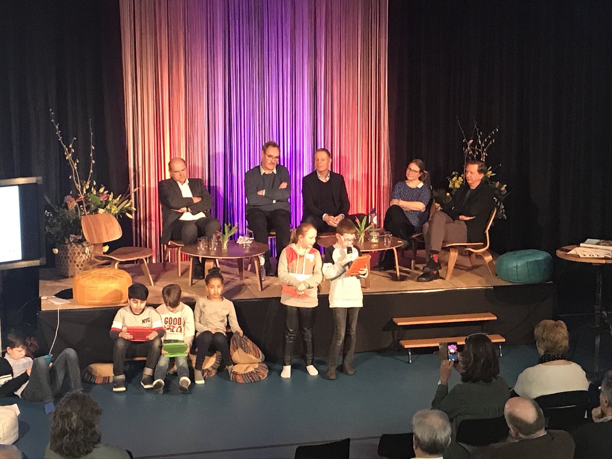 Bram: “Ik vind het fijn op <a href="/synergieschool/">Synergieschool</a> omdat de lessen op deze school op niveau zijn en ik veel mag kiezen.”
Zoë: “Deze school is gewoon de ideale school voor mij.”