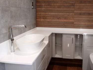 TheWharfBlog's tweet image. Something slightly different for Wharf, A Seamless Solid Surface Shower and bathroom worktop in one of its final stages of instillation. 🚿🛁