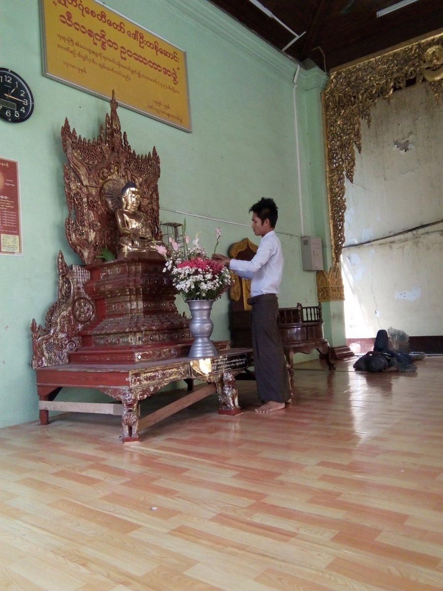 PyaeShinMin1's tweet image. ကုသိုလ္ေကာင္းမွုအျဖစ္ဘုရားပန္းထိုးေပးခဲ႔ပါတယ္