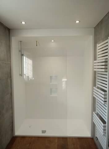 TheWharfBlog's tweet image. Something slightly different for Wharf, A Seamless Solid Surface Shower and bathroom worktop in one of its final stages of instillation. 🚿🛁