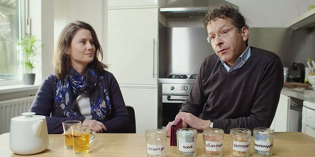 FiKksSocial's tweet photo. Niemand minder dan Jeroen Dijsselbloem is de eerste buddy van #fiKks. De voormalig minister van Financiën vertelt waarom hij graag het goede voorbeeld geeft: https://t.co/ZGdZgZ4ns1 #wijgaanhetfikksen #samenmetfikks https://t.co/cJCvBtQlsV