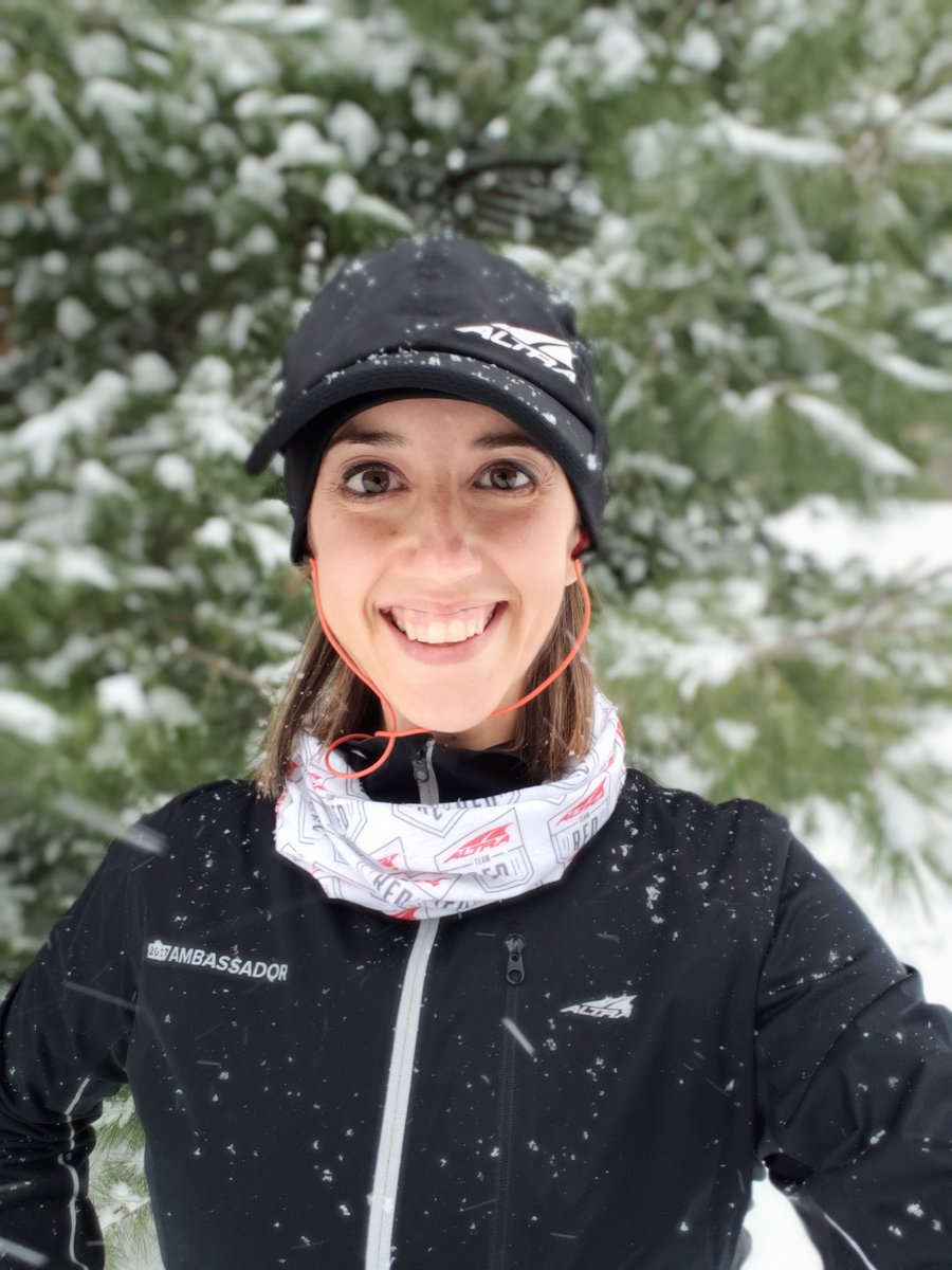 sparklyrunner's tweet photo. Yesterday's snowy run was awesome- today's will be even better! Anyone else running in a snow globe today?? #standuptowinter #altrarunning https://t.co/u3BvGvCqvo