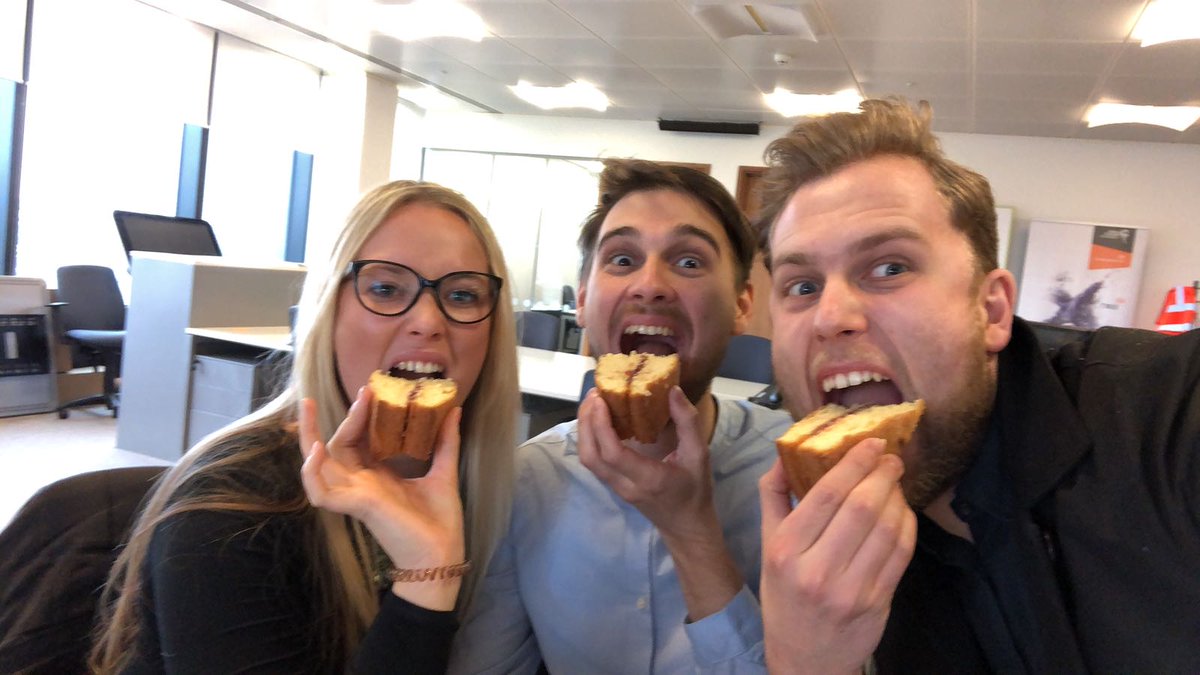 Time for cake. #cakeface #HAPPYHUMPDAY #WednesdayWisdom #motivatedbycake