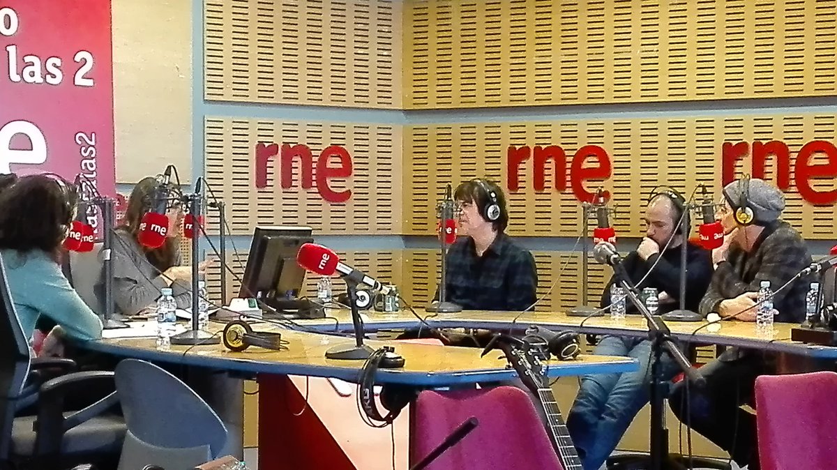 TamTamGoFansMx's tweet photo. Retweeted LTMusic (@LTMusics):
Que gozada venir a la radio @Abiertohasta2 a escuchar a @Nacho_Campillo y que terminen hablando de @txetxualtube y #CompasDeEspera ,siempre será una de nuestras canciones favoritas 😍 https://t.co/sEo65aV9eR