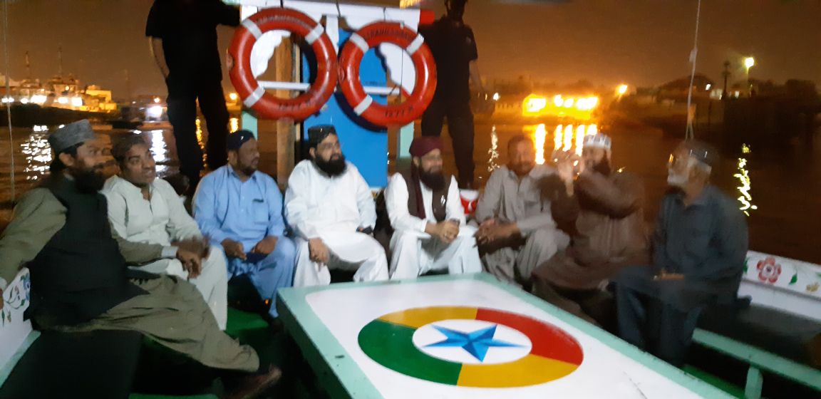 SarwatEjaz's tweet photo. Meeting on Boat regarding #LaunchRally on #23rdMarch2018 inshaAllah #PakistanDay #PakistanZindabad https://t.co/AQDND9fVUf