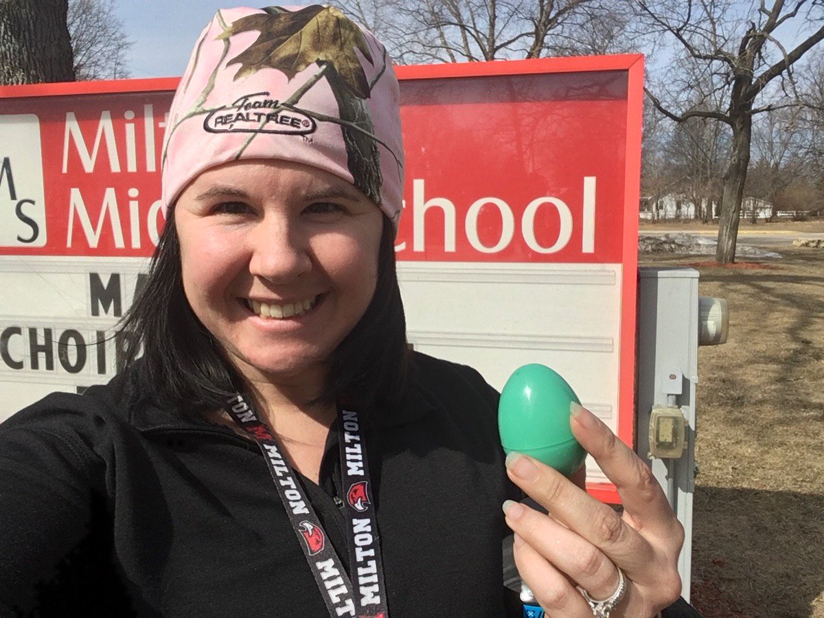 Mrs_Brando_math's tweet photo. The fresh air felt egg-straordinary as I found this by the @MMS_RedHawks sign during lunch. https://t.co/gVCpPqo9br