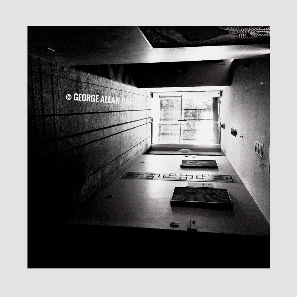 © 2018 gAp #artist #art #monochrome #experimental #artphotography #noiretblanc #minimalist #design #interiors #artmodel #archtecturelovers #bnw #bw #noir #chasinglight #fineart #gap #bnwsoul #georgeallanpaul #bnwphotography #photomodel #monoart #archtectural #fineartprintsforsale