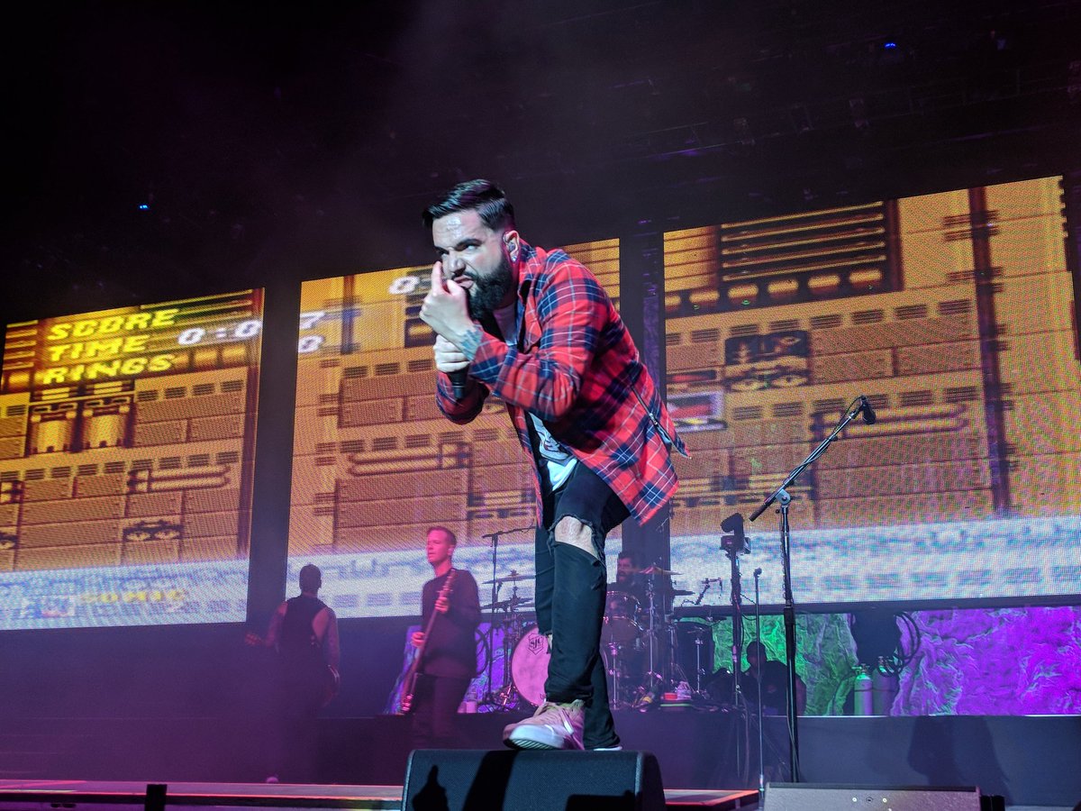 aliamethyst's tweet photo. Drove 4 hours, ended up in the eye of a severe storm with a tornado watch, didn't make it home until 3am with class the next day... And I'd do it all over again for my boys π #ADTR15 https://t.co/o7XabJknq3