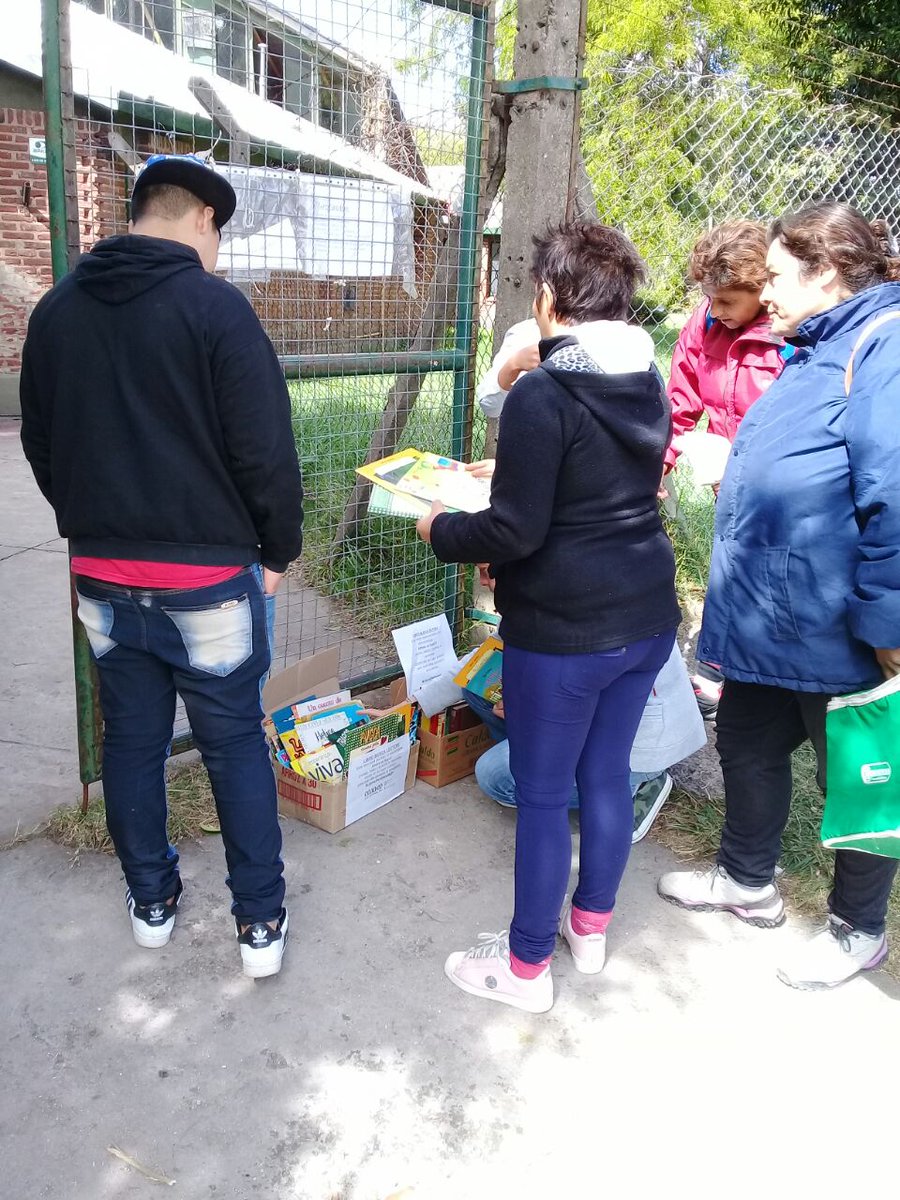 CasadeVeinte's tweet image. Sembrando libros en distintos puntos de la ciudad.
#siembradelibros #LIBROSPERDIDOSMDP