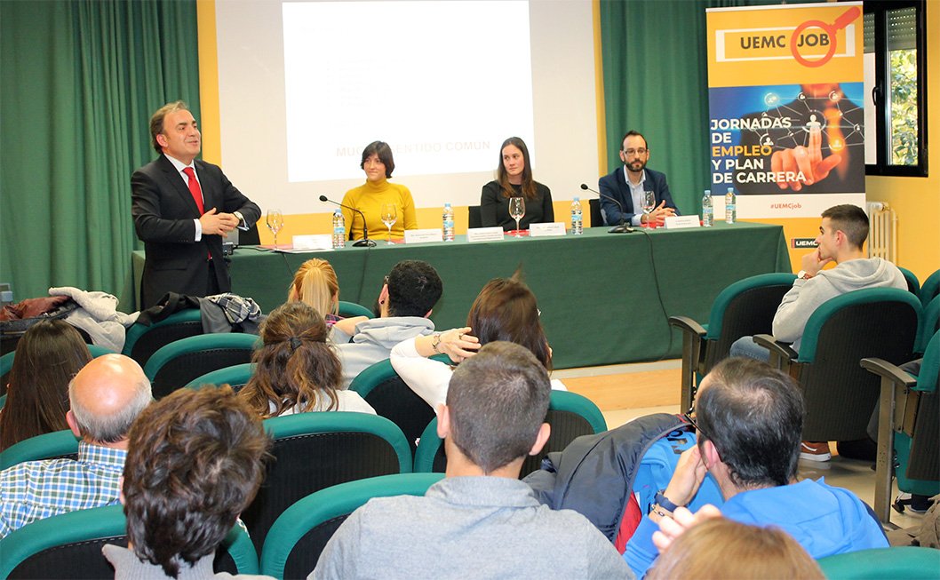UEMC's tweet photo. La @UEMC apuesta por la #empleabilidad y por la conexión Universidad y Empresa, acercando a nuestros estudiantes la formación más adecuada para el éxito profesional. Hoy en #UEMCjob, contamos con @silverstorm, @bancosantander y @DecathlonES para hablar de la Gestión del Talento https://t.co/R2WGDv2WNb