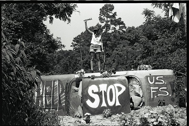 PhotoLangelle's tweet photo. Protecting a Forest | Shawnee National Forest, IL (1990)
#PhotoOfTheWeek #InternationalDayOfForests Woman atop car blockade of the Fairview timber sale. The car blocked the entrance to the Forest during 79 day Earth First! occupation. https://t.co/VCDG4PY0wu @efjournal https://t.co/PUr5zlGPpy