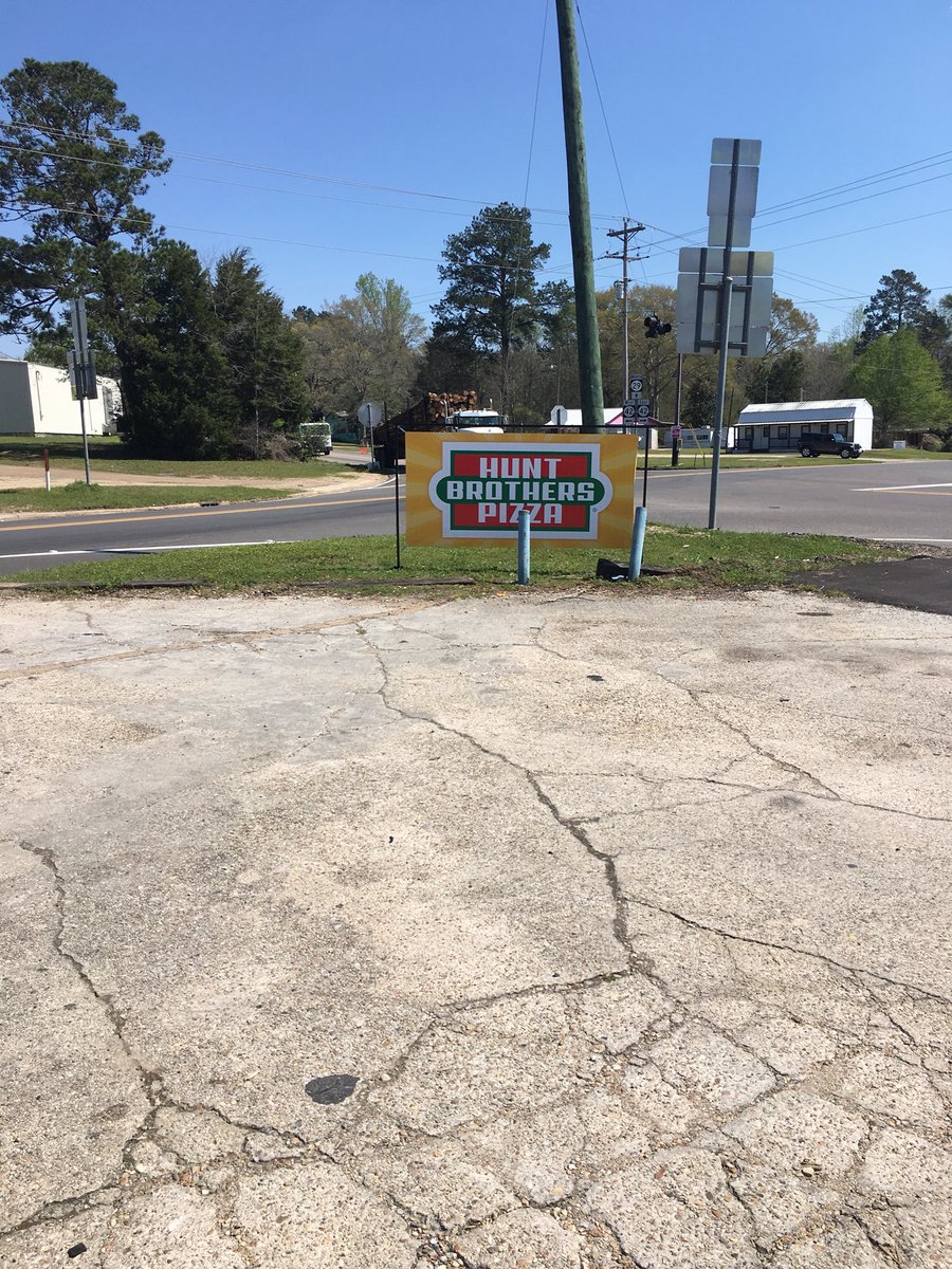 ResterSean31's tweet photo. Great work @chuckharrisRTR selling/installing a new #BannerBoss at B&amp;B Grocery in Petal, MS!! Looks great!!@TBHCDelivers #commitment https://t.co/G7xxaE5cvF