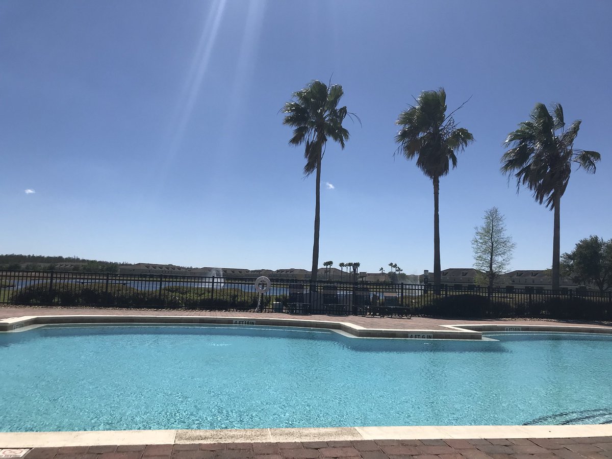karlaanolan's tweet photo. As much as I love the four seasons, I think I’m ready to move here!! #myviewfortheday ☀️🌴 https://t.co/kl86U0MtYM