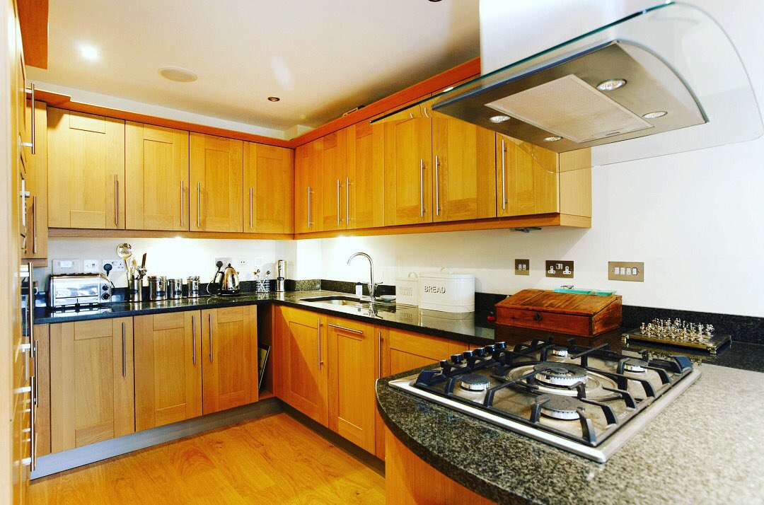HamptonsIntTedd's tweet photo. Take a look at this stunning riverside apartment situated in a private gated development in Hampton Court! 

For more information give us a call on 0208 977 1226. 

#stunning #riverside #apartment #london #thames #river #hamptoncourt #luxury https://t.co/dBWo9S09c5