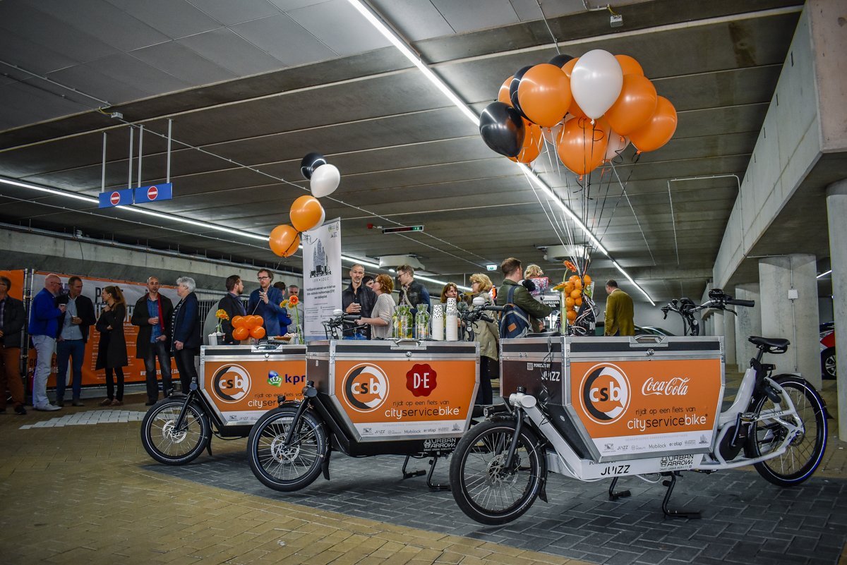 RIPPL__'s tweet photo. RIPPL #42🇳🇱🚲
Chain Reaction: what is Blockchain and how could it impact #cyclelogistics ?

The Port of Rotterdam Field Lab @BlockLabNL is taking Blockchain technology seriously. We explore the implications. #blockchain #ICBF2018 #RIPPL #LEVVLOGIC
>>>
https://t.co/pK2rerwH4a https://t.co/ctG4uMObiP
