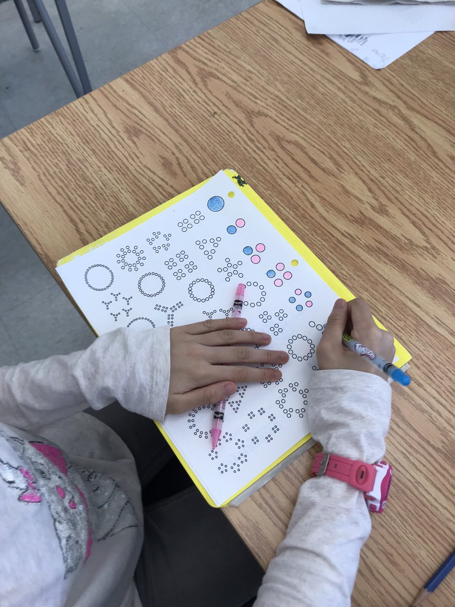 MsAyala_tdsb's tweet photo. Day 2 of #InspirationalMathWeek - Ss investigated an interesting representation of #s #, created by Stephen Von Worley, which gave Ss an opportunity to understand #s and to think visually about them! 🧠🤔 @FairbankPS https://t.co/KUyCMsnGMA