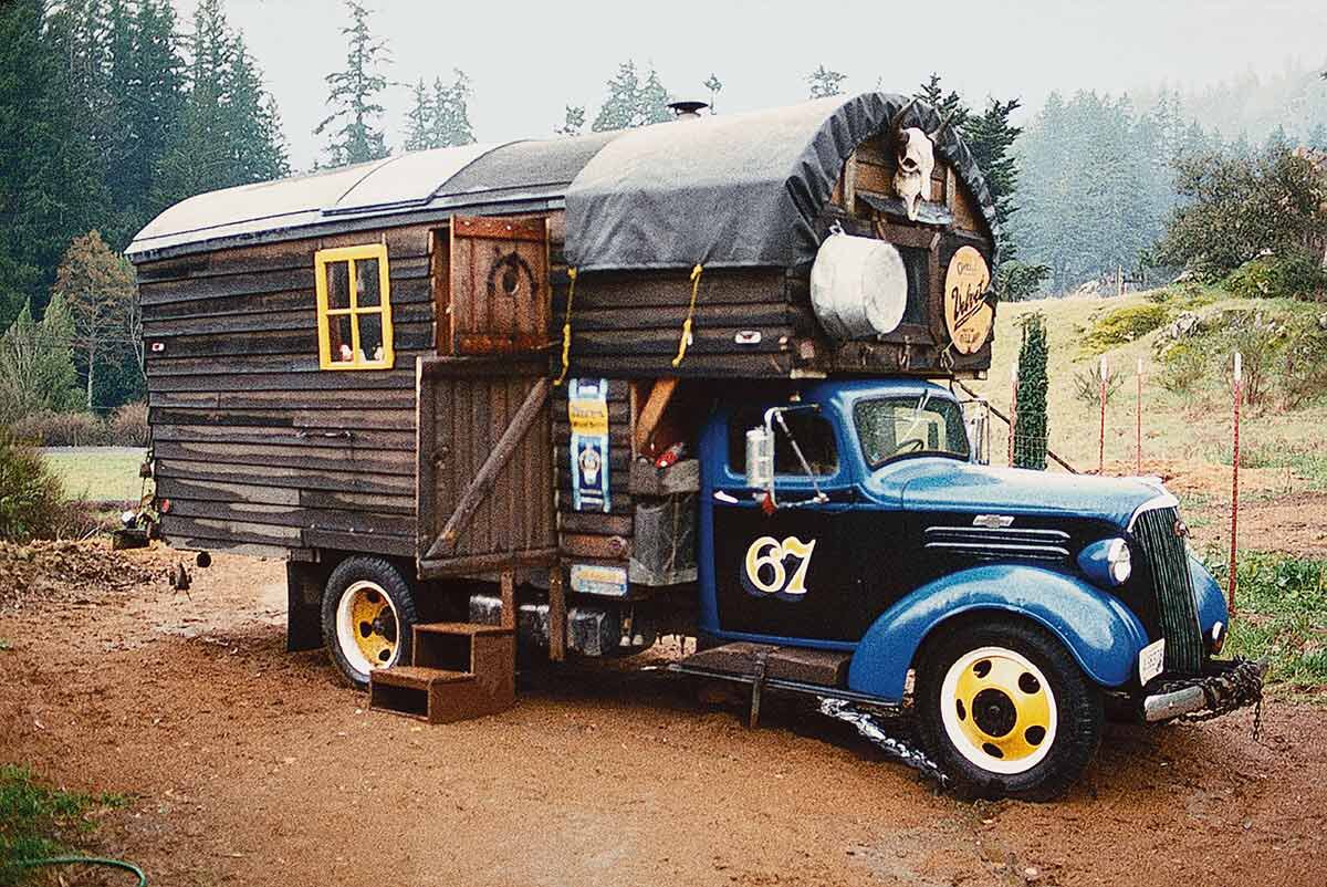 LoadFTI's tweet image. Retweeted Jack Roberts (@By_JackRoberts):

Some of the 4th or 5th lives old trucks live get really unusual. Like these custom motor home conversions.