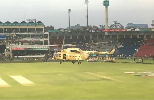 Army chopper comes to dry the field 👏 All i want to say #ThankYouRaheelSharif 😍😂
#CricketComesHome #PSL2018 #KKvPZ