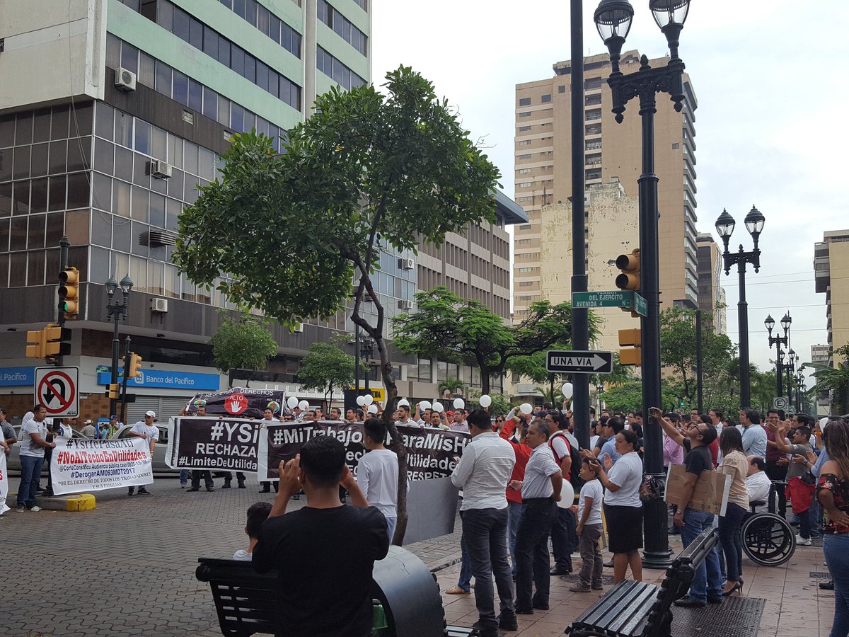 "Las utilidades son de mi familia"
Los trabajadores presentes en <a href="/CorteConstEcu/">Corte Constitucional</a>  Guayaquil

#NoAlTechoEnUtilidades 
#YSiTePasaATi