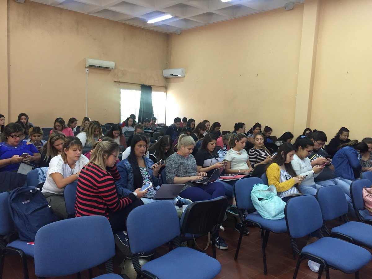 npicoia86's tweet photo. Comienza el recorrido por el país con las capacitaciones a estudiantes de  magisterio! Empezamos por Artigas! #aprendertod@s https://t.co/NeHqCXea7n