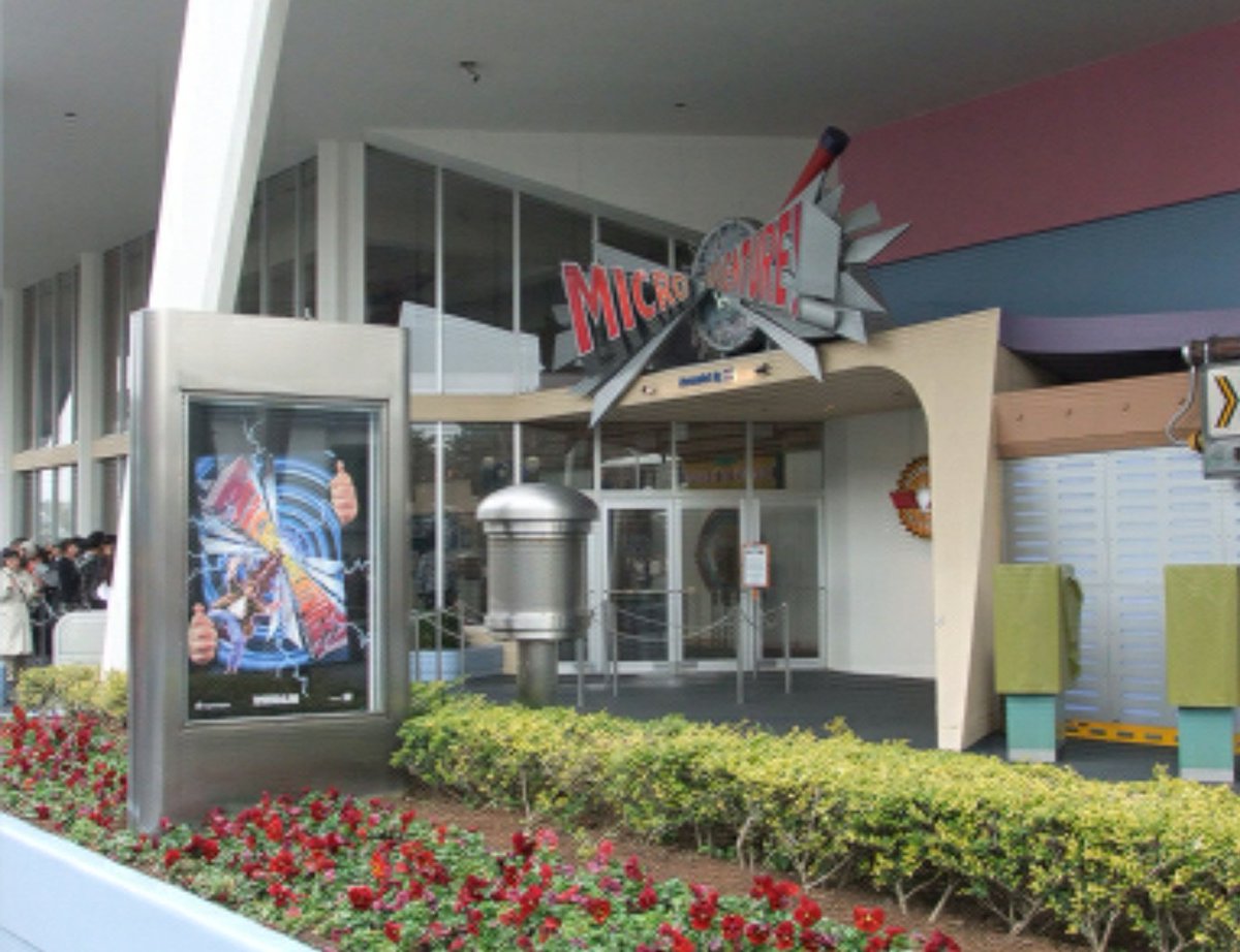 やまきょのdisneyworld 時が進み1990年代にエプコットで新しい3dアトラクションの開発が進められ1994年にエプコットのキャプテンeoがクローズ その後全てのパークの キャプテンeoが続いてクローズしてしまいました 跡地には全てミクロオーディエンス