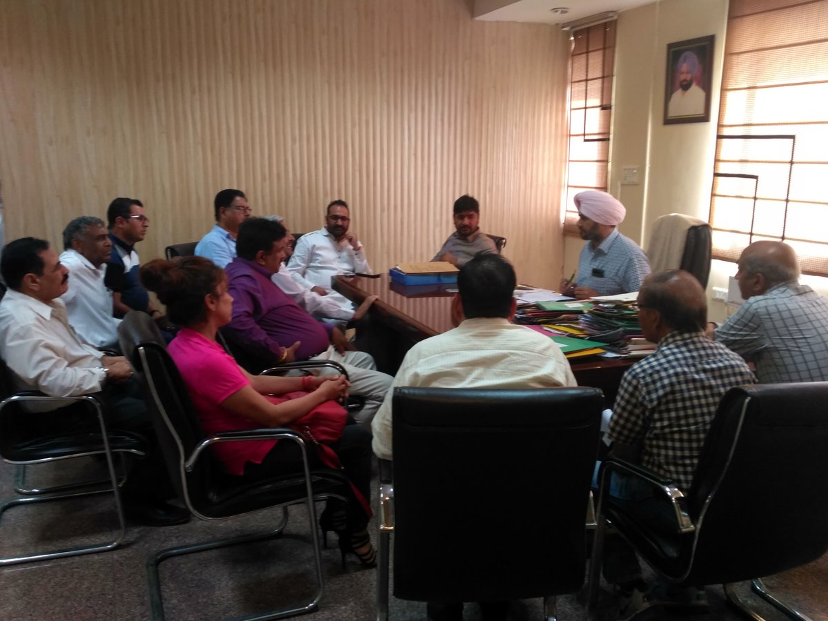 ForumRwa's tweet photo. @GroupBose @dasmanoj59_das @Annu39464421 @PMOIndia @narendramodi @bhavneetsingh90 @navjit_singh @kamal_jindal @redfmchandigarh @927bigfmchd @munieshwer @navneetsharma_ @DhaliwalShub @jyotisidana @AlokAlokshukla @ndtv @SavitryGreens2 @jagjit_kaler @jaggikaler @capt_amarinder @sherryontopp @aartikapurTOI @SrBachchan @Neerajguptatech @GurpreetSapra @GurpreetSapra Madam DC Mohali today the Confederation of RWA's Zirakpur North met with EO MC Zirakpur and given him the memorandum for the immediate actionable Civic issues and Garbage is on the top. Request you to personally look into the same. #Cleanzirakpur #Swachhzirakpur https://t.co/jMQ9ryJoBd