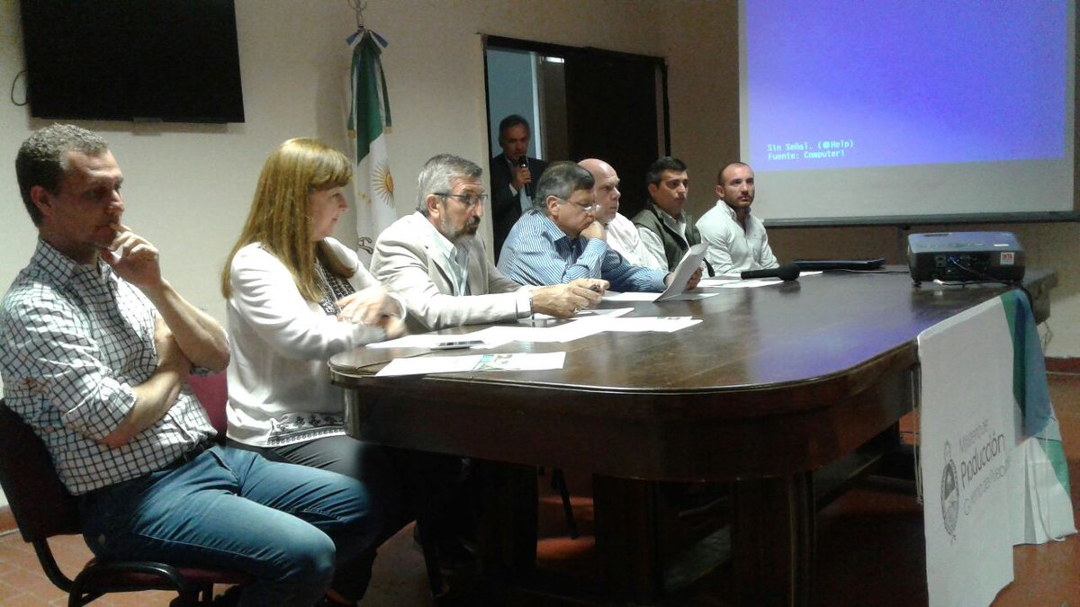 #DíaMundialdelosBosques👉Ahora en la #EstaciónExperimental del <a href="/intaargentina/">INTA</a> acompañamos al gobernador <a href="/domingopeppo/">Domingo Peppo</a> en el #ActoporelDíaInternacional. #ColoniaBenítez #CapitalBotánicadelChaco #DesarrolloAgropecuario <a href="/echezafabian/">Fabián Echezarreta</a>