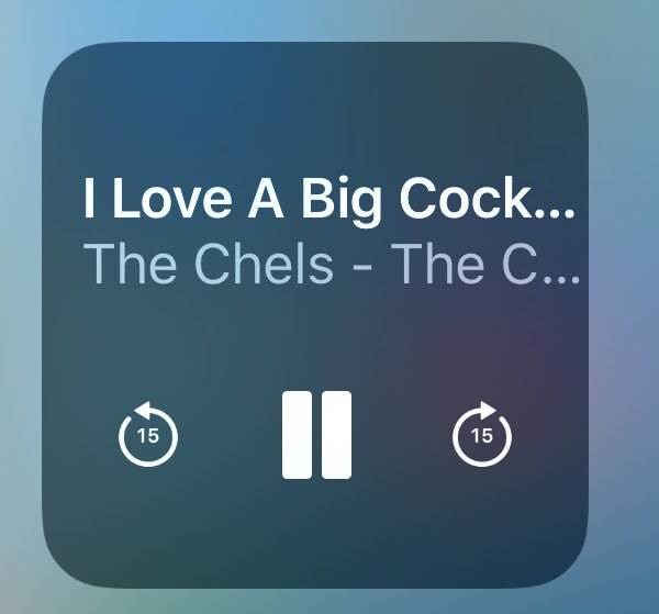 MatthewTPike's tweet image. Thanks for making my phone look super gay today @ChelseaPodcast @cerilevy