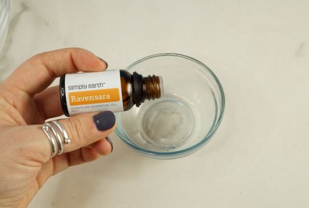 SojournEarth's tweet photo. Ravensara Essential Oil's Uses and Benefits - https://t.co/Ab0e1fh6iq #aromatherapy https://t.co/XEvqGC4Z1o