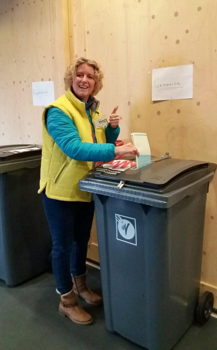 Groeneschoenen's tweet photo. Dank je wel #AlettaJacobs dat ik vandaag weer kon stemmen ! (op mezelf notabene 😉) 🖍 #raaltenatuurlijk #GR2018 https://t.co/my7L0J3OQl