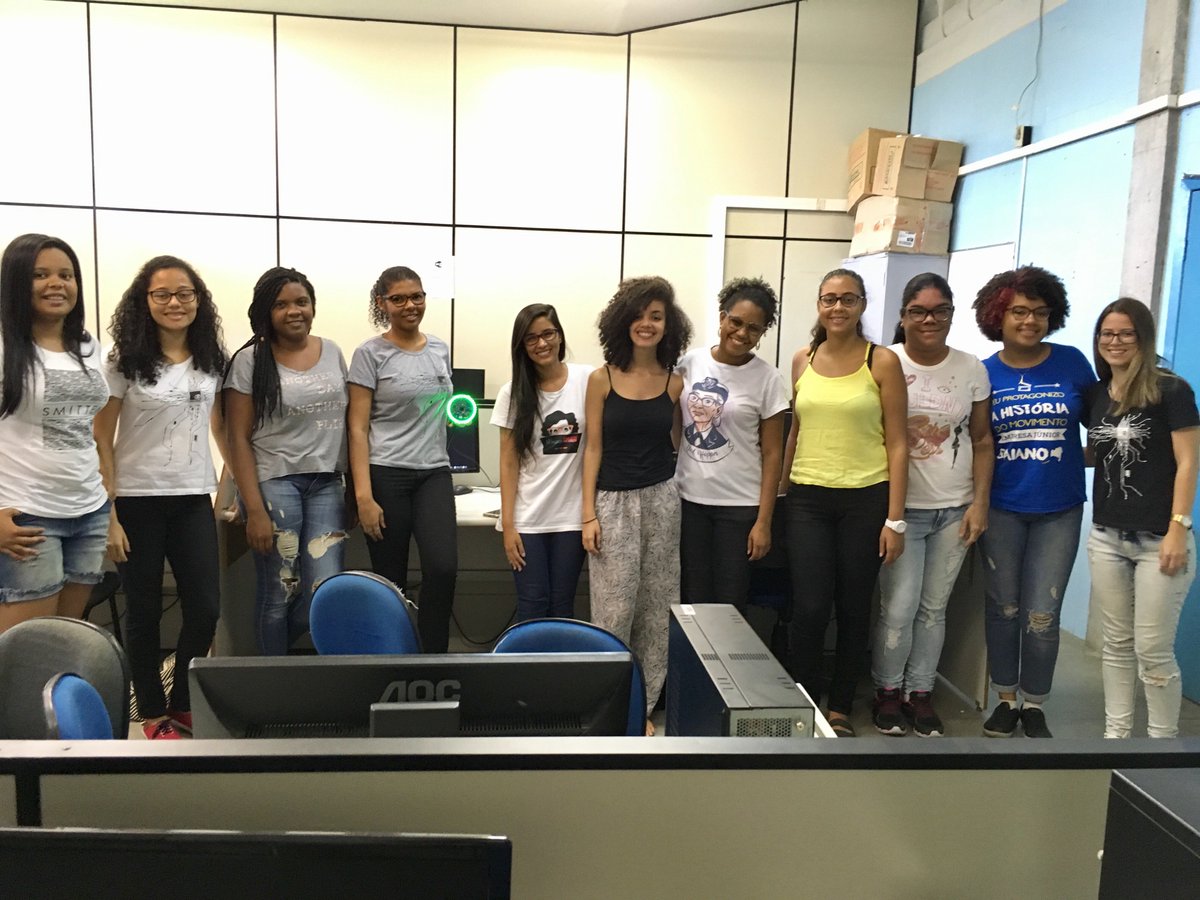 biahbs's tweet image. Primeiro minicurso exclusivo para mulheres de toda história da Siecomp. Obrigada @ecomp2012 @MATRIX_Creator ! #UEFS #Ecomp #Computação #MatrixCreator #Engenharia #icandoit #girlsintech #womanintech