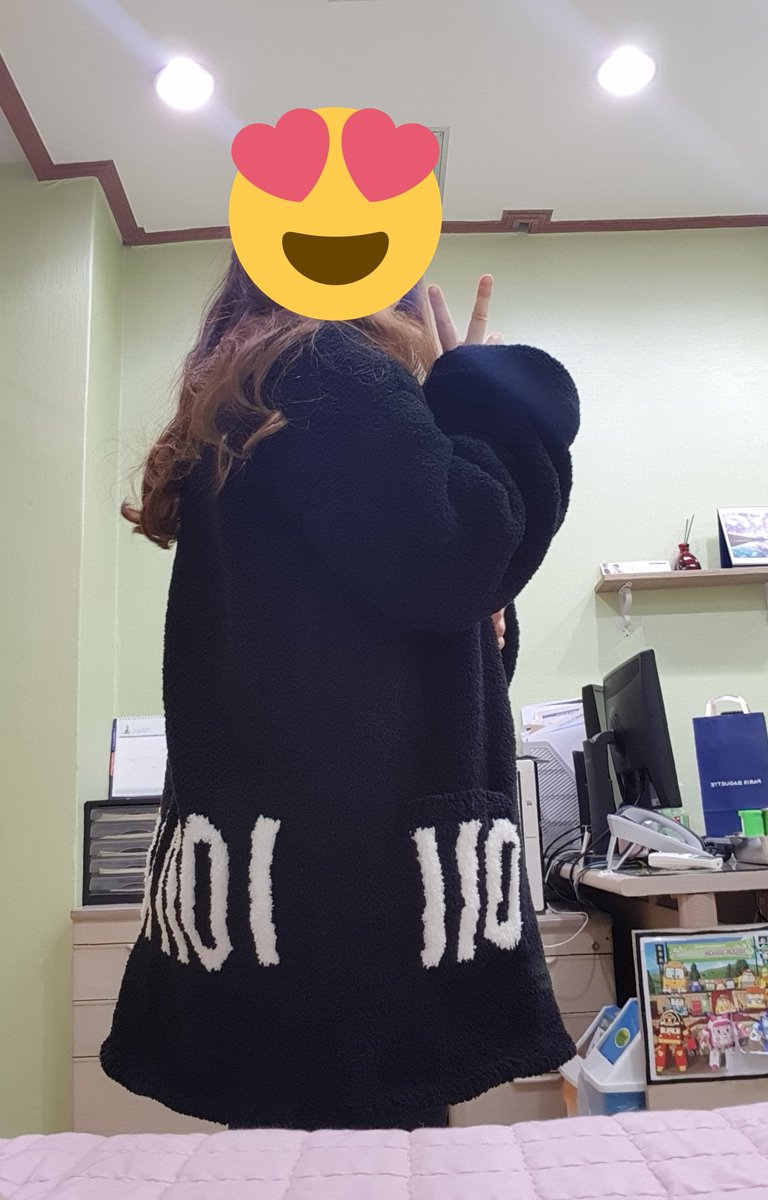 ongiluvv's tweet photo. 성우야~~막연하게 내가뜬 옷을 니가 어디선가 한번만 입어주면 좋겠다고 생각했었는데....그렇게 한없이 막연했던 꿈이 이렇게 이뤄질꺼라는 생각은 진짜 꿈도 못꿀일이었어~~
지금 이순간도 꿈만같고 너란 사람의 팬이라는것이 감동이고 기적이고 그래...#워너원 #옹성우 #wannaone #ongseongwu https://t.co/Ah5jb1QDxq