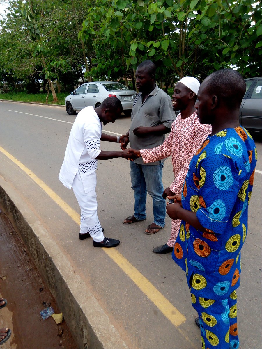EdenorthAC's tweet photo. Hon. Mukaila Uthman (Beile), The Executive Secretary of Ede North Area Council has put smile on the faces of the people of Awere Community, Owode Ede by giving them NEW 500KVA transformer. @AjiboyeMaruff @AdeyemoWazir @Shidams2 @raufaregbesola @deraufs @OsunInformation @MrAfobaje https://t.co/xZQwuzq70h