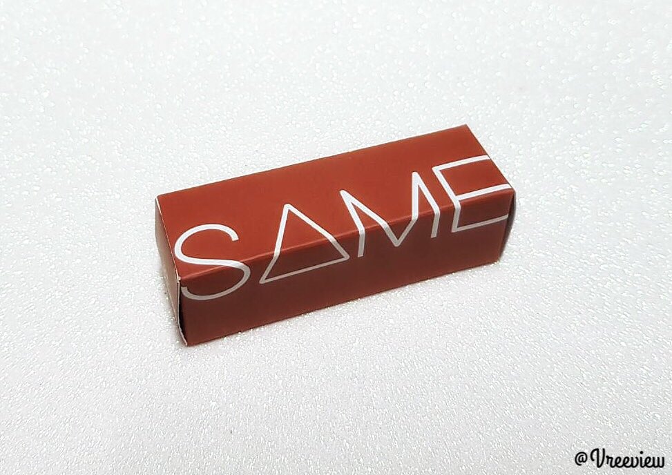 Vreeview's tweet image. ลิปแมทแบรนด์ SAME คือทำดีมาก ตอนทาเนื้อจะลื่นๆ แต่พอแห้งแล้วจะเป็นแมทเลย ติดทนแทบทั้งวัน ถึงกินข้าวกินน้ำแล้วมีหลุดบ้าง แต่ก็ยังมีสีติดอยู่ ปากไม่ซีด สีนี้ออกส้มตุ่นๆอมน้ำตาล ทาด้านในแล้วเกลี่ยขอบให้มันฟุ้งๆคือสวยมากกก #HowtoPerfect #ไว้รีวิวห้ามขายของโว้ยย