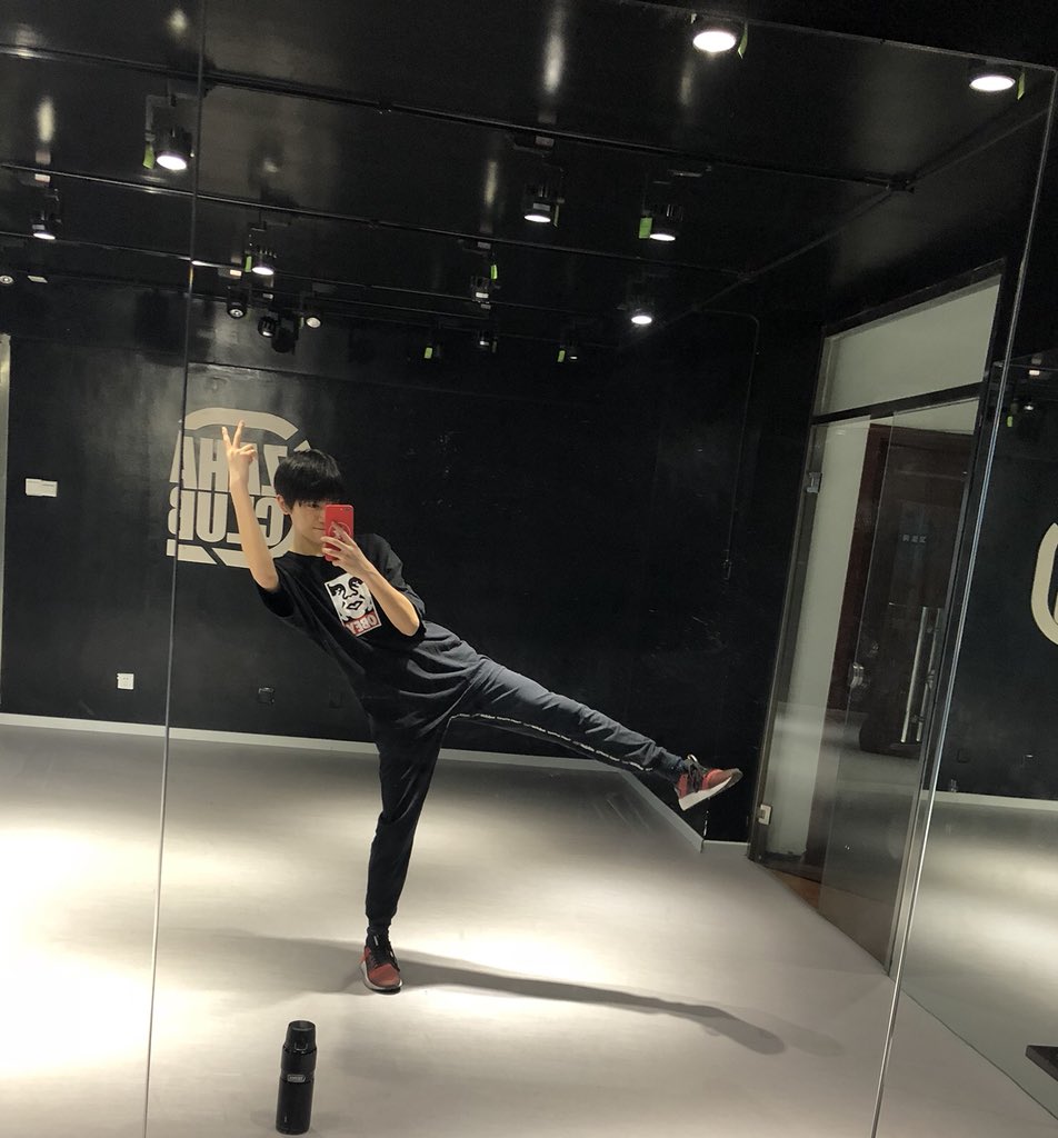 TFFamily_PR's tweet photo. #李天泽 夜夜耶耶😎 https://t.co/jYDKinNAoU