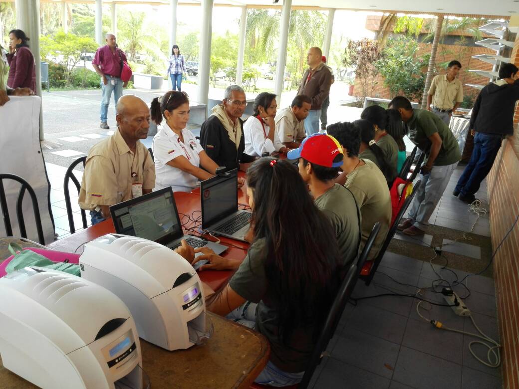 #MetroDeValencia lleva a cabo jornada de carnetización del #Psuv dirigida a los trabajadores de la empresa, en una alianza con el Frente Francisco de Miranda #SiembraMineraDelFuturo