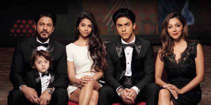 ZeeAflamTV's tweet photo. أجمل عيلة في #بوليوود 

@gaurikhan 
@iamsrk https://t.co/SXiKqNDOp2