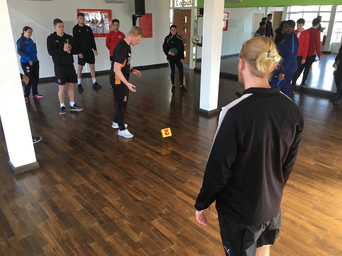 JonWoodward74's tweet photo. Alex from Hull City on the #L2MS course with @_UKCoaching @PLCommunities developing FMS using the dice as a stimulus to support learning and creativity https://t.co/JOUrTkSu8l