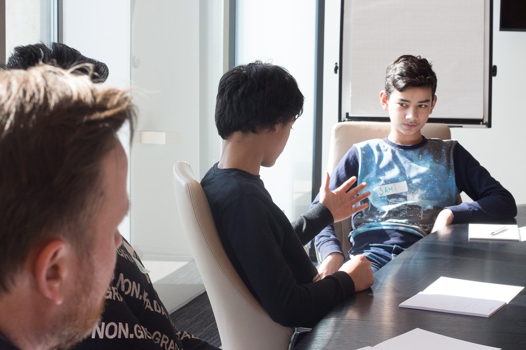 Weekendschool_R's tweet photo. Afgelopen zondag een mooie masterclass Mensenrechten bij @NautaDutilh Mooie gesprekken met Mohammed die uit Syrië naar Nederland kwam en met Mensenrechten advocaat Julien Luscuere en Lobbyiste Wies Maas. https://t.co/JkYnoET6ur