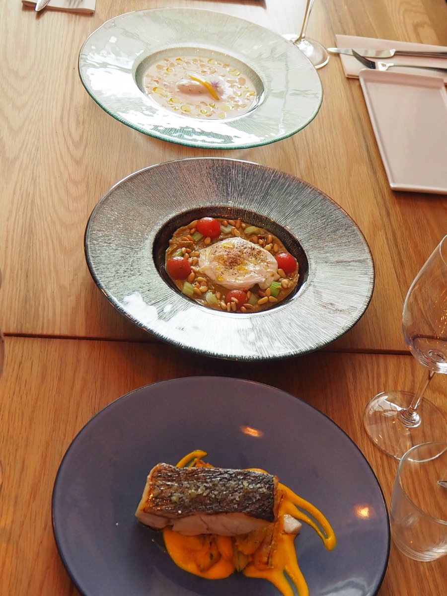 🏁 Preparados...Listos...Si tienes poco tiempo para almorzar, no te preocupes💆🏻‍♂️en #EbokaMálaga puedes encontrar ese espacio de tranquilidad que necesitas con un servicio ágil que te hará disfrutar para seguir la jornada #negocios #EbokaCocinadeHerencia