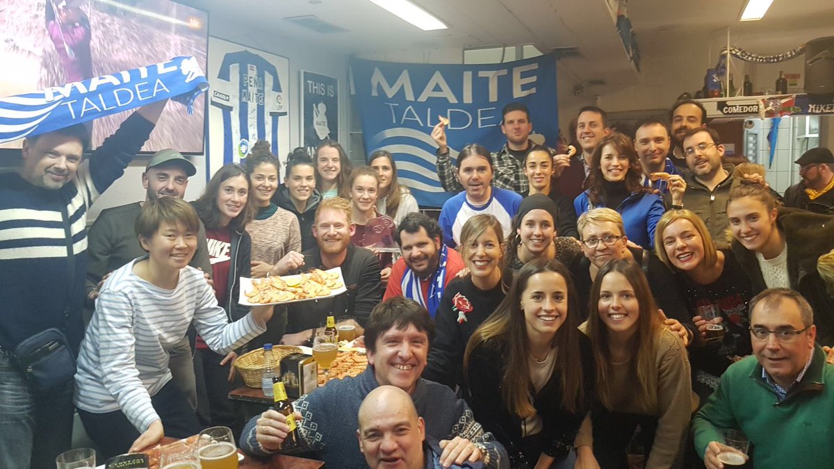 Eskerrik asko <a href="/maitetaldea/">Maite taldea</a> por ese primer trofeo para todo el equipo femenino!! por vuestro trabajo siempre con alegría, por vuestro afán por los colores 🔵⚪️, por llevar este espíritu a cualquier lugar y por el cariño que transmitís 😉💪🏻👏🏻🙌🏻” Aupa Real!!!